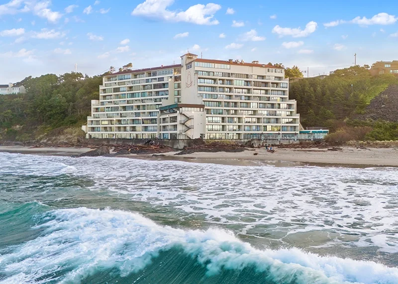 Inn at Spanish Head resort directly on the beach