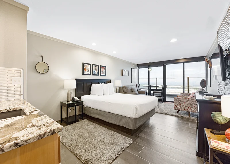 Inn at Spanish Head oceanfront bedroom queen